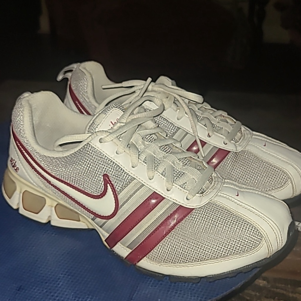 Nike team trainer 2007 vintage red/gray Air team trainers sz. 7(#1458A)